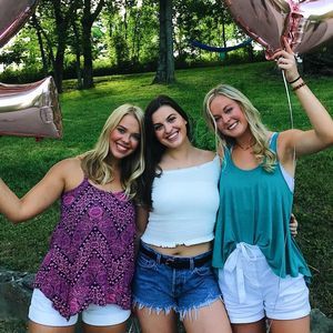 Meet your Posher, Lauren